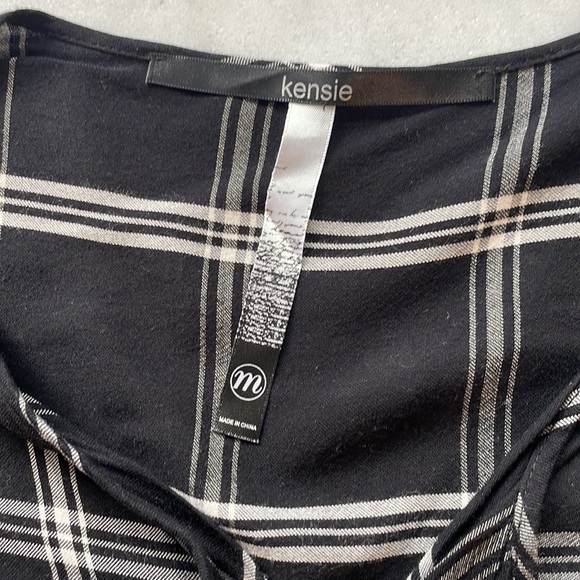 Kensie Black and White Plaid Top with Ruffles - Size Medium - Picture 4 of 8